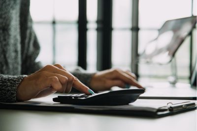 Výpočet dane a kontrola finančných údajov